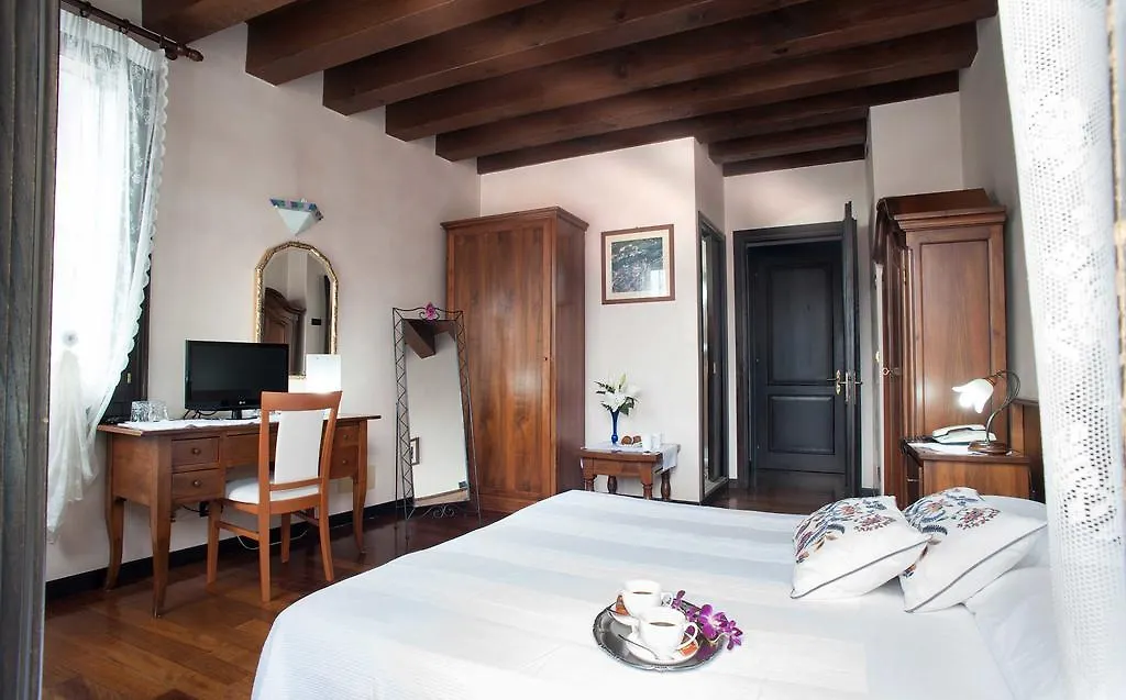 Hotel Al Castello Bassano del Grappa 3*,